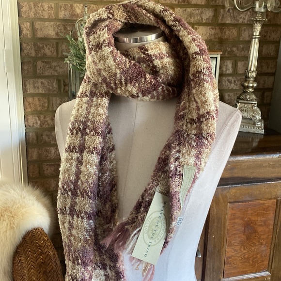 DROCHEDA IRELAND WEAVE OF THE IRISH HANDCRAFTED IN IRELAND SCARF NEW - Picture 3 of 9